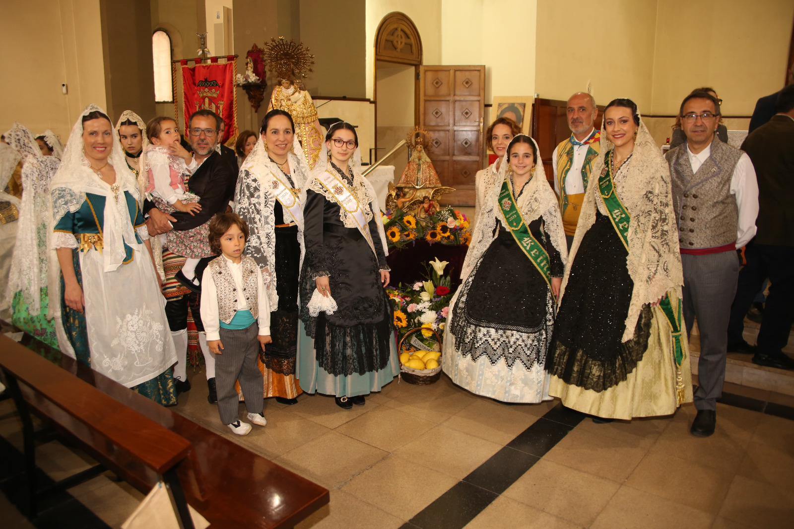 Las Reinas de las Fiestas de Castellón ofrendan a la Mare de Déu del Lledo, en Gavà