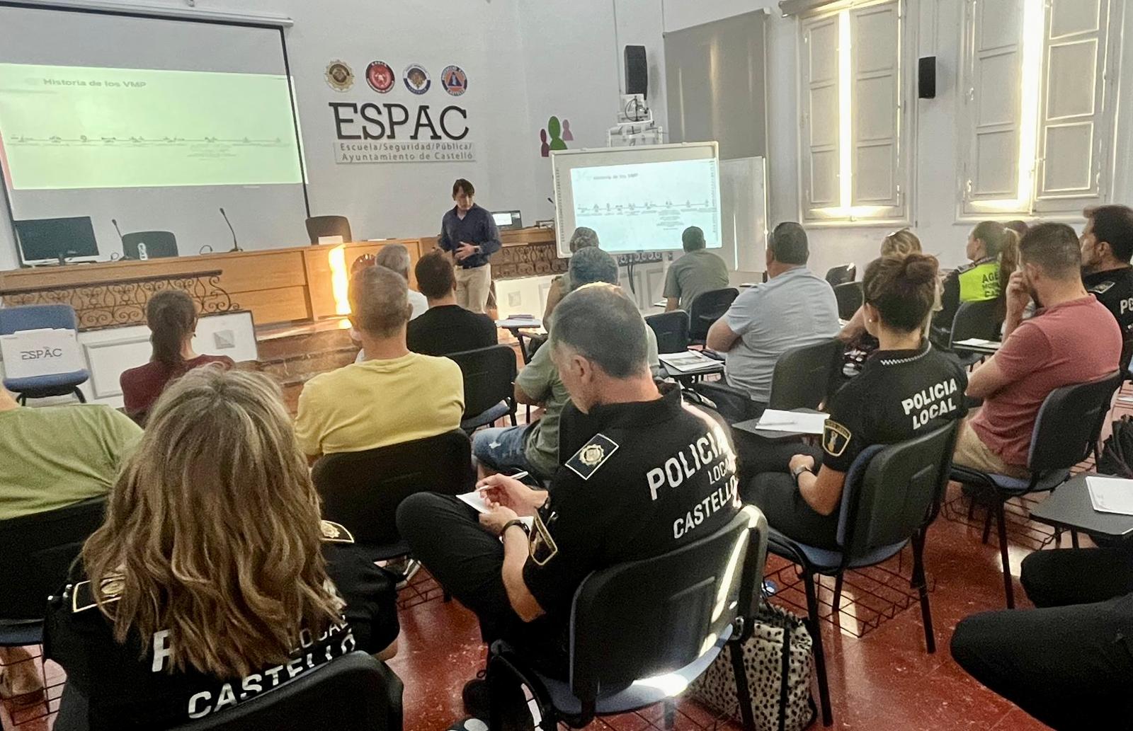 La Policía Local de Castellón recibe formación especializada en accidentes con patinetes eléctricos