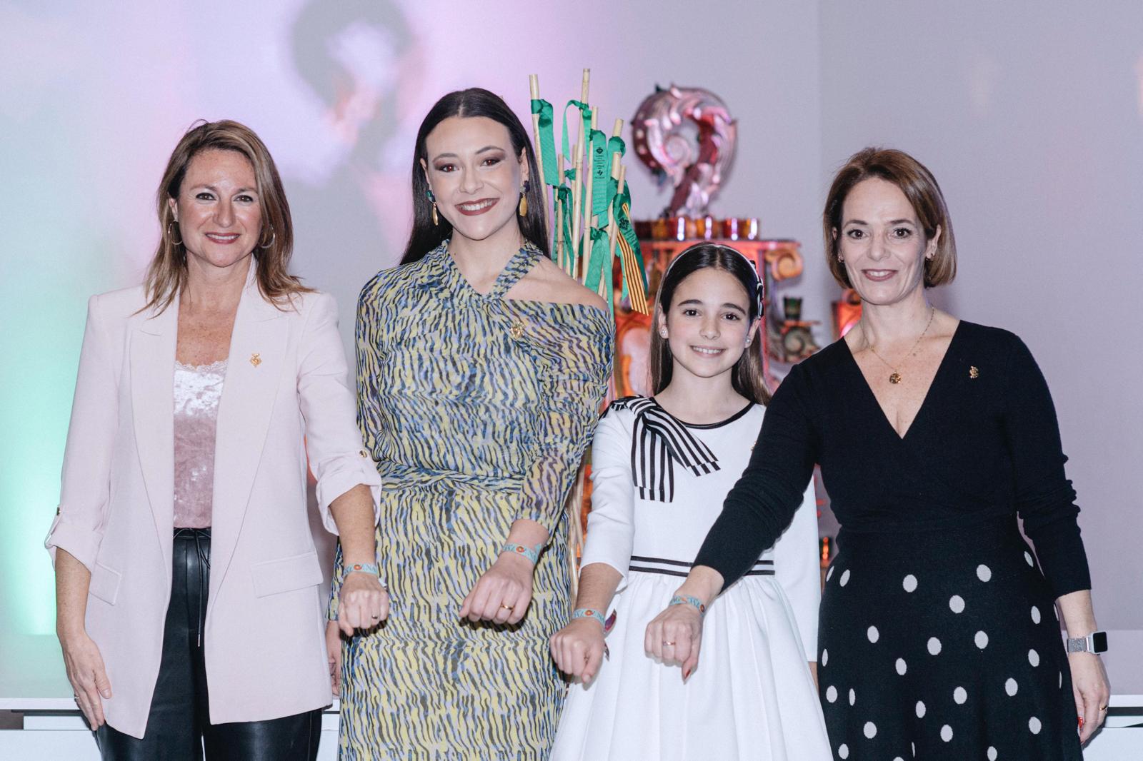 La alcaldesa de Castellón entrega la pulsera de la Magdalena 2025 a las Reinas de las Fiestas, Damas de la Ciudad y representantes de los colectivos festeros