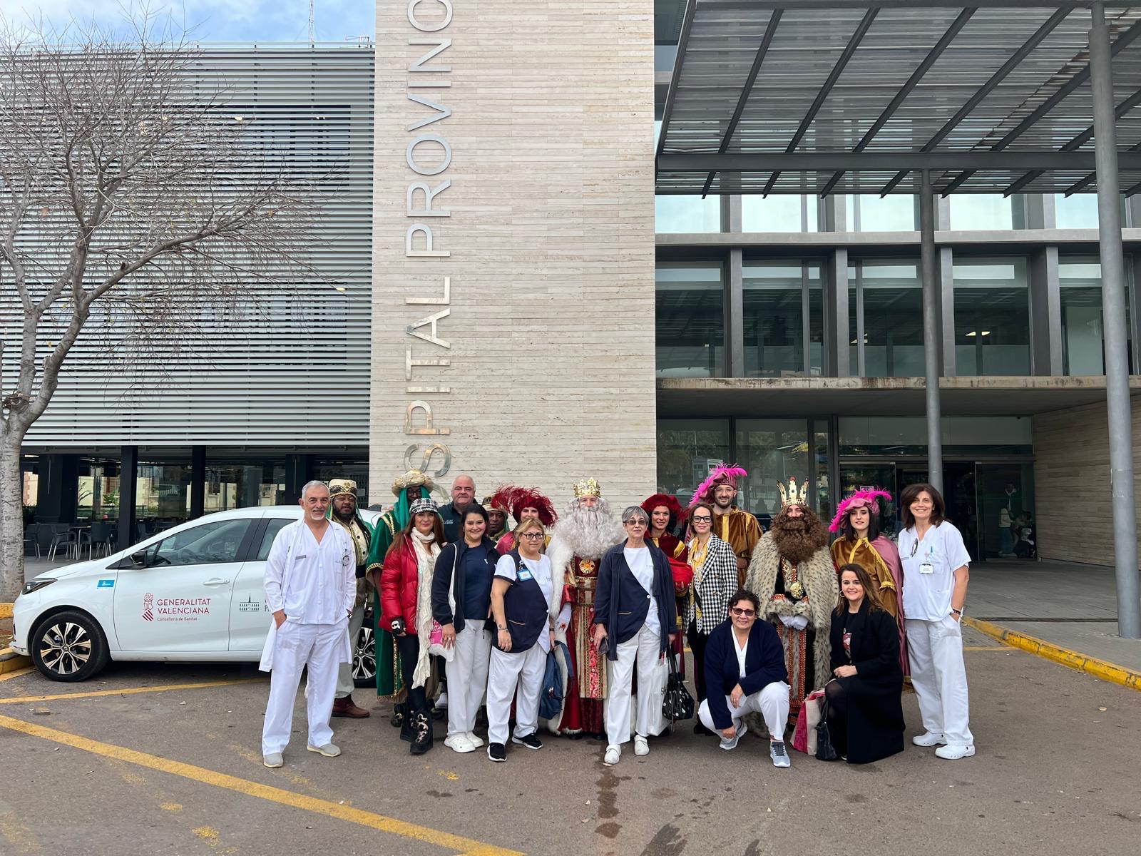 Los Reyes Magos visitan a los niños del Hospital General y Provincial de Castellón
