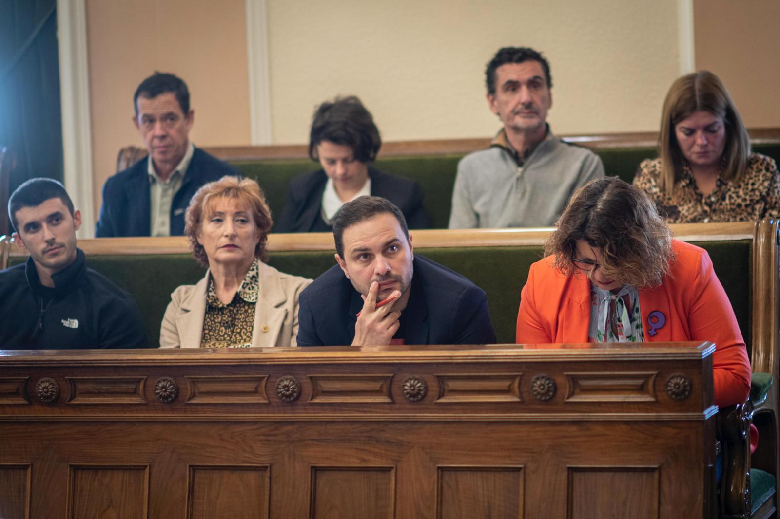 Carrasco se ríe de los comercios con una enmienda que apoya las campañas vergonzosas de Vidal