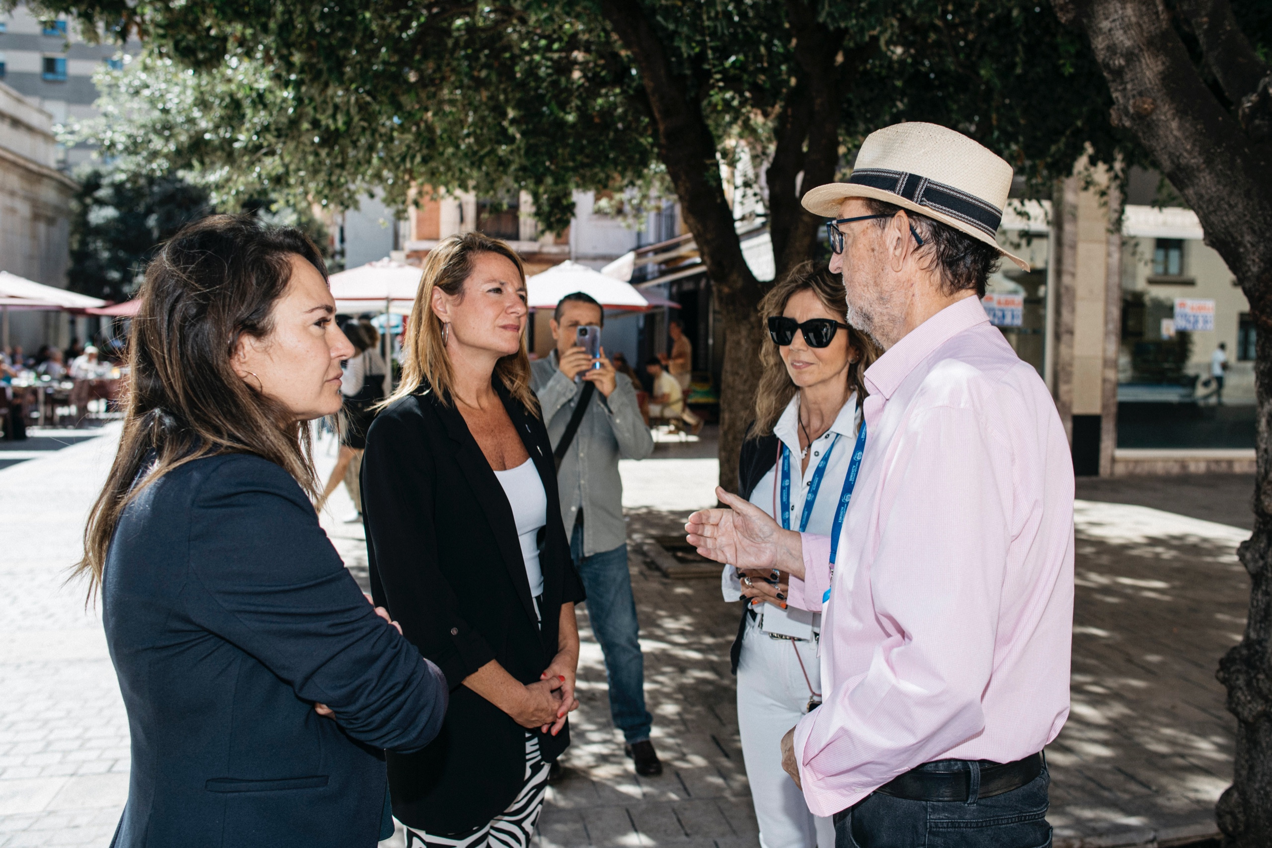 L'alcaldessa mostra el seu suport a l'associació provincial de familiars i malalts d'Alzheimer