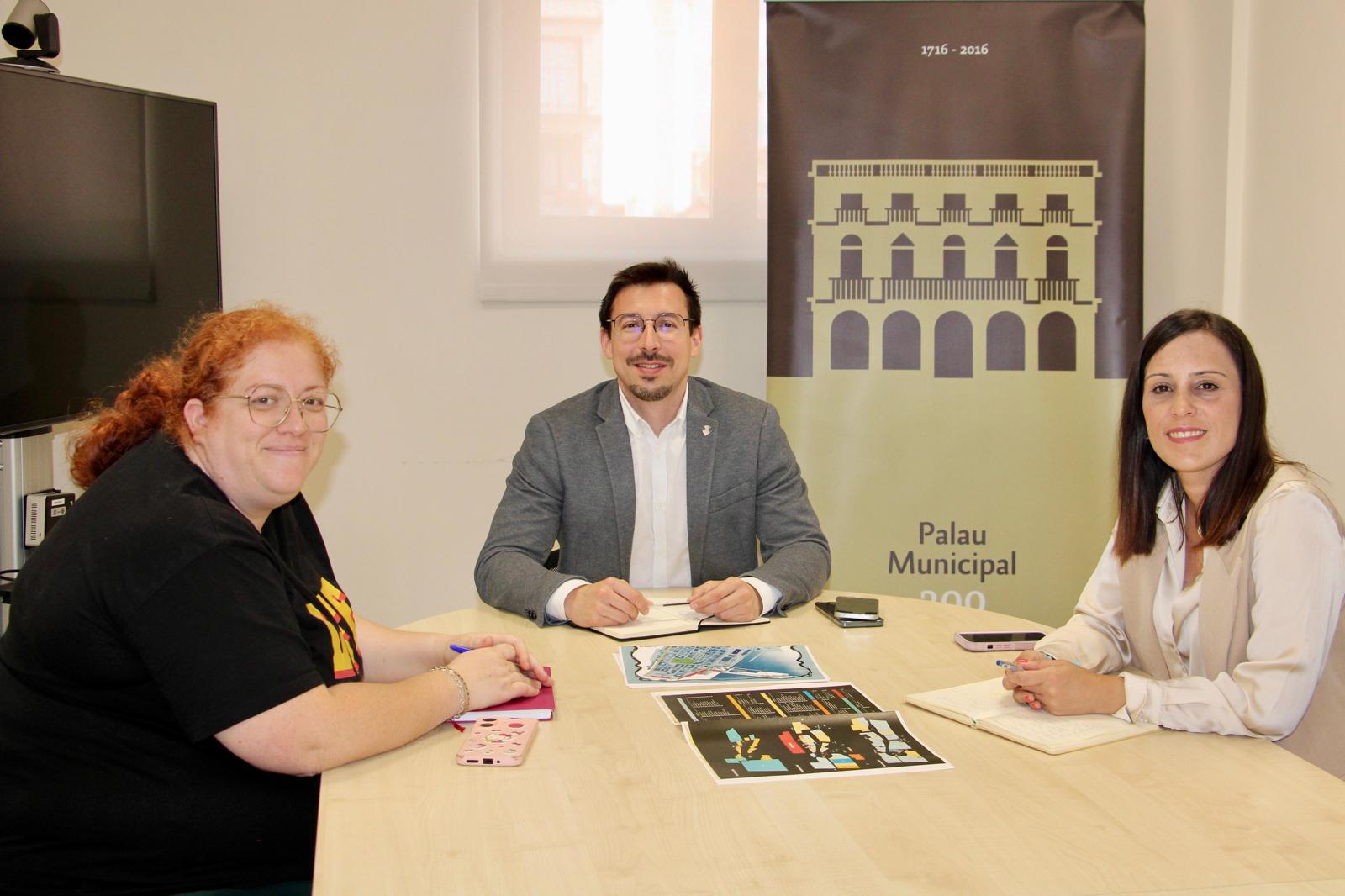 El govern municipal treballa amb l'Associació de Comerços del Grau en un pla de dinamització comercial del districte marítim