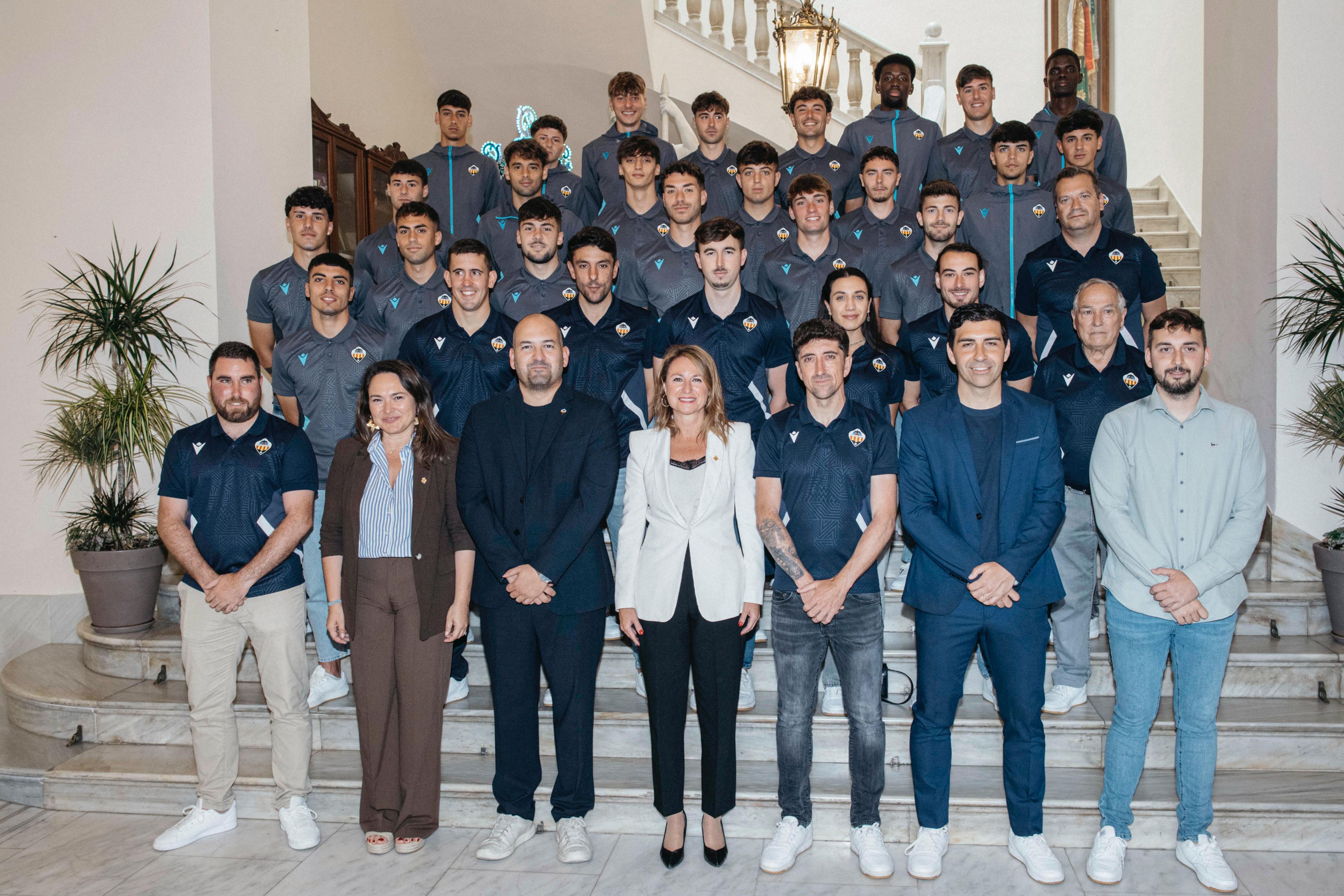 El Ayuntamiento de Castellón recibe al CD Castellón B tras su histórico ascenso a 2ª RFEF