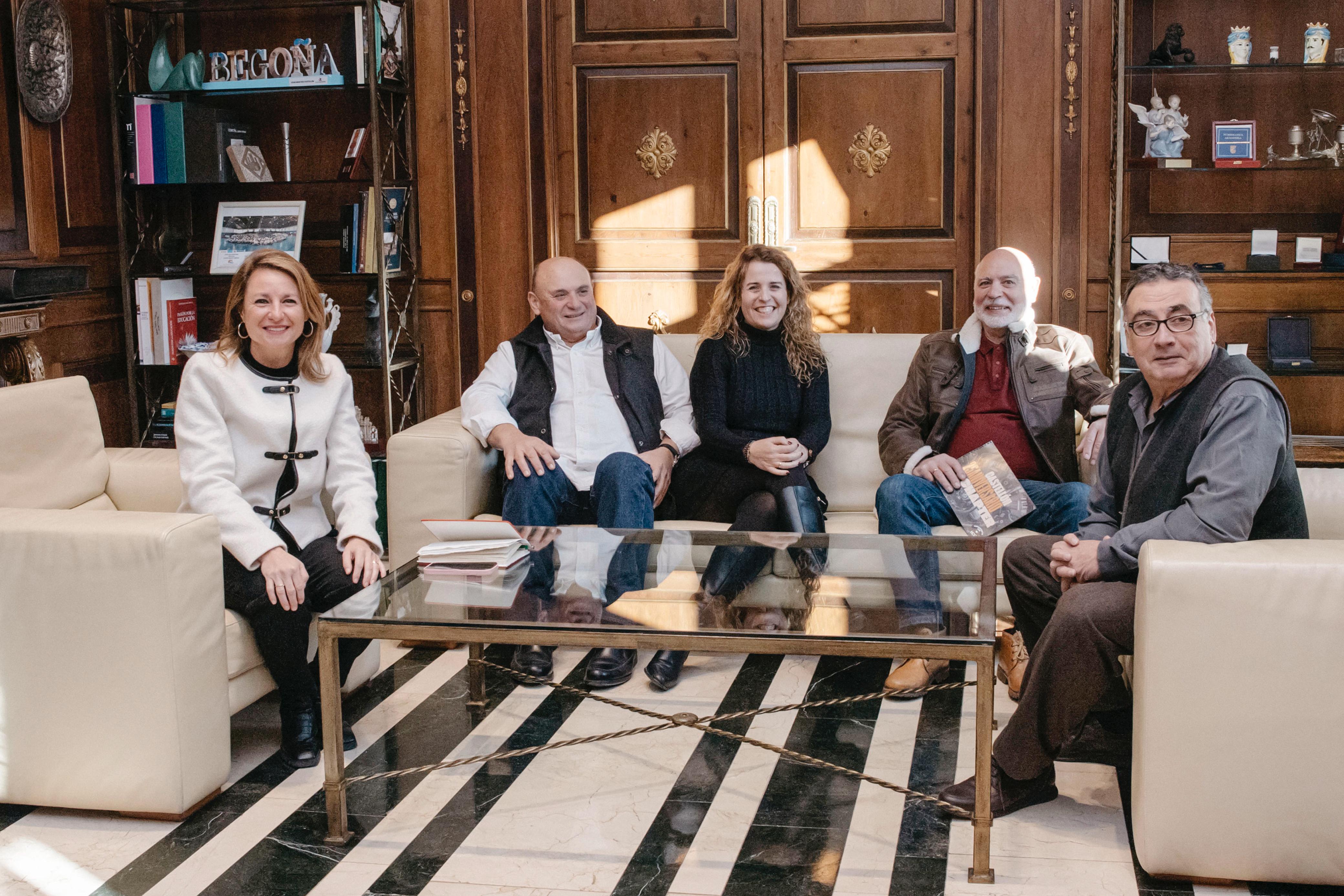 Begoña Carrasco recibe al Harley-Davidson Castellón Chapter para preparar el 25 aniversario de su cita internacional que espera a unos 3.000 participantes