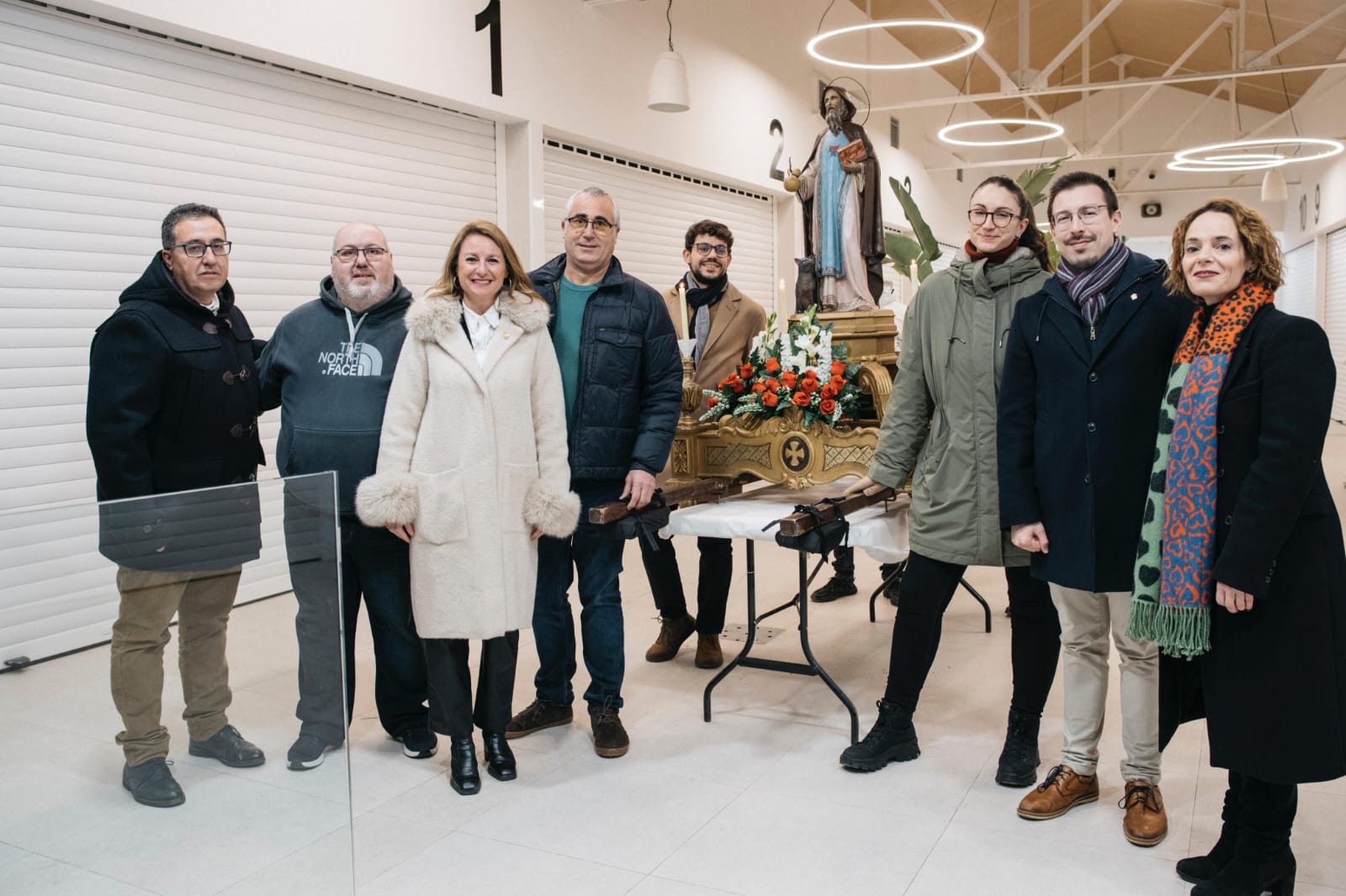 La alcaldesa de Castellón participa en la procesión de Sant Antoni organizada por los vendedores del Mercado de San Antonio
