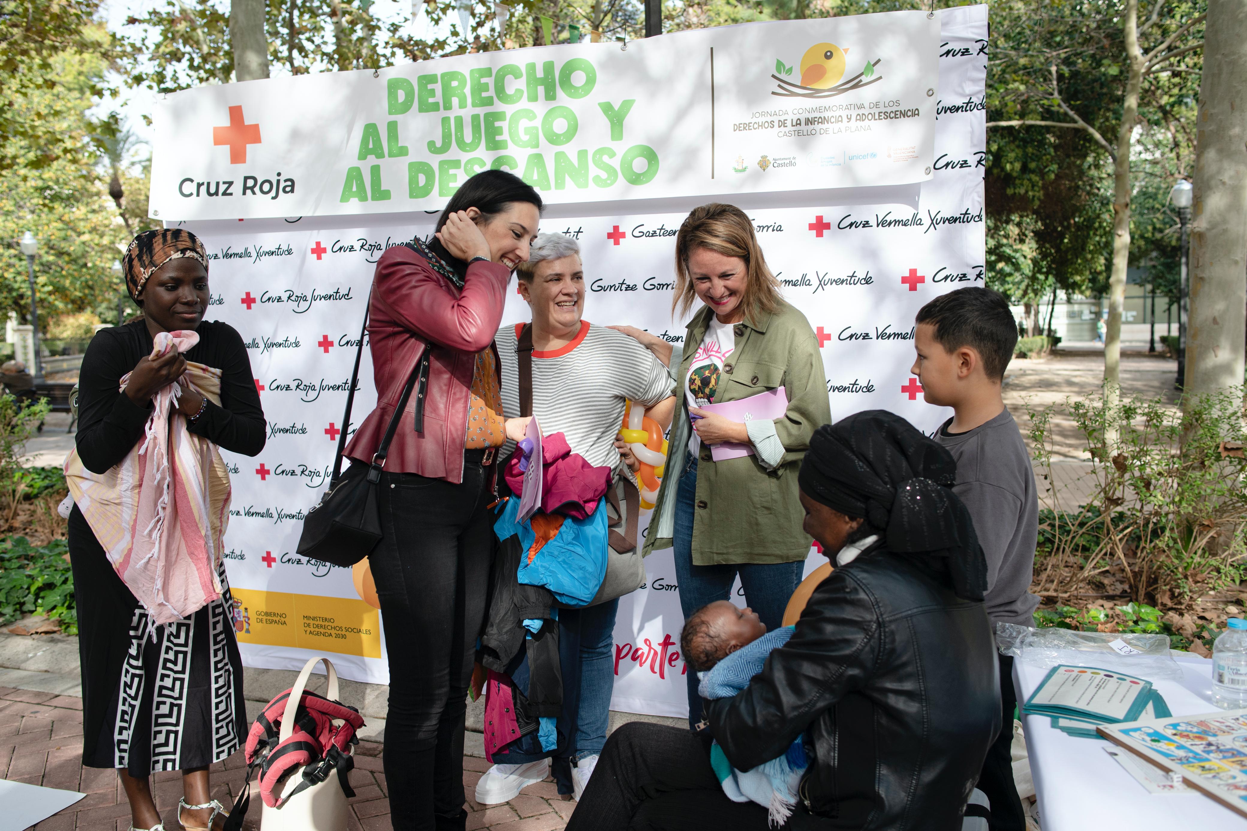 Begoña Carrasco visita la Jornada Conmemorativa de los Derechos de la Infancia y la Adolescencia en el Parque Ribalta