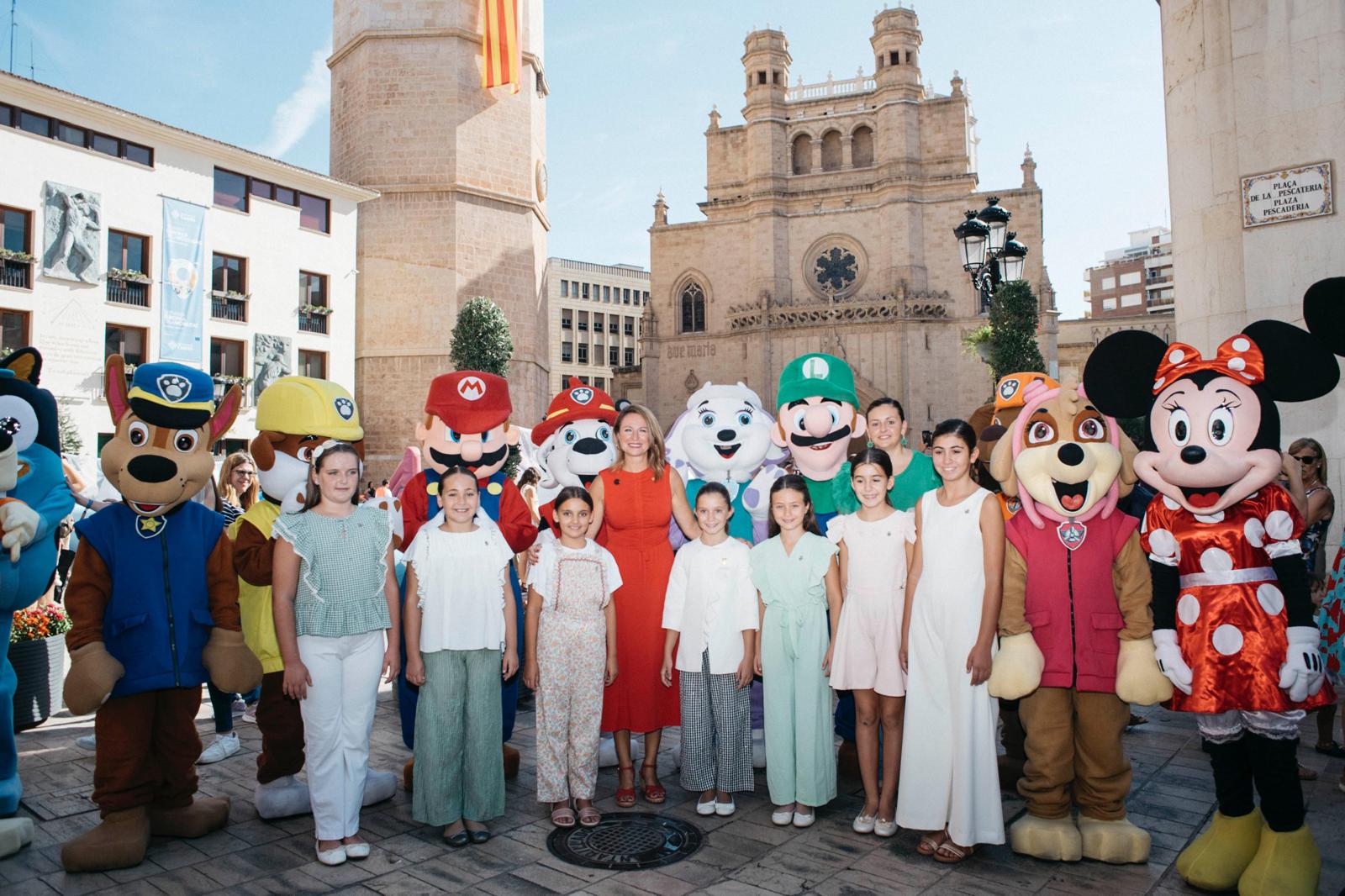 Miles de familias llenan de vida el centro de Castellón en la primera jornada de Street Park con el tren turístico como gran novedad